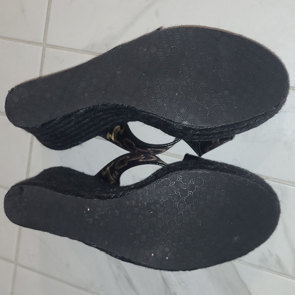 Authentic Gucci shoes - Picture 5 of 11